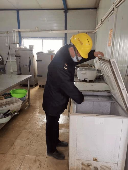 海門港新區(qū)分局服務(wù)中天項目，強化勞務(wù)派遣食品安全保障